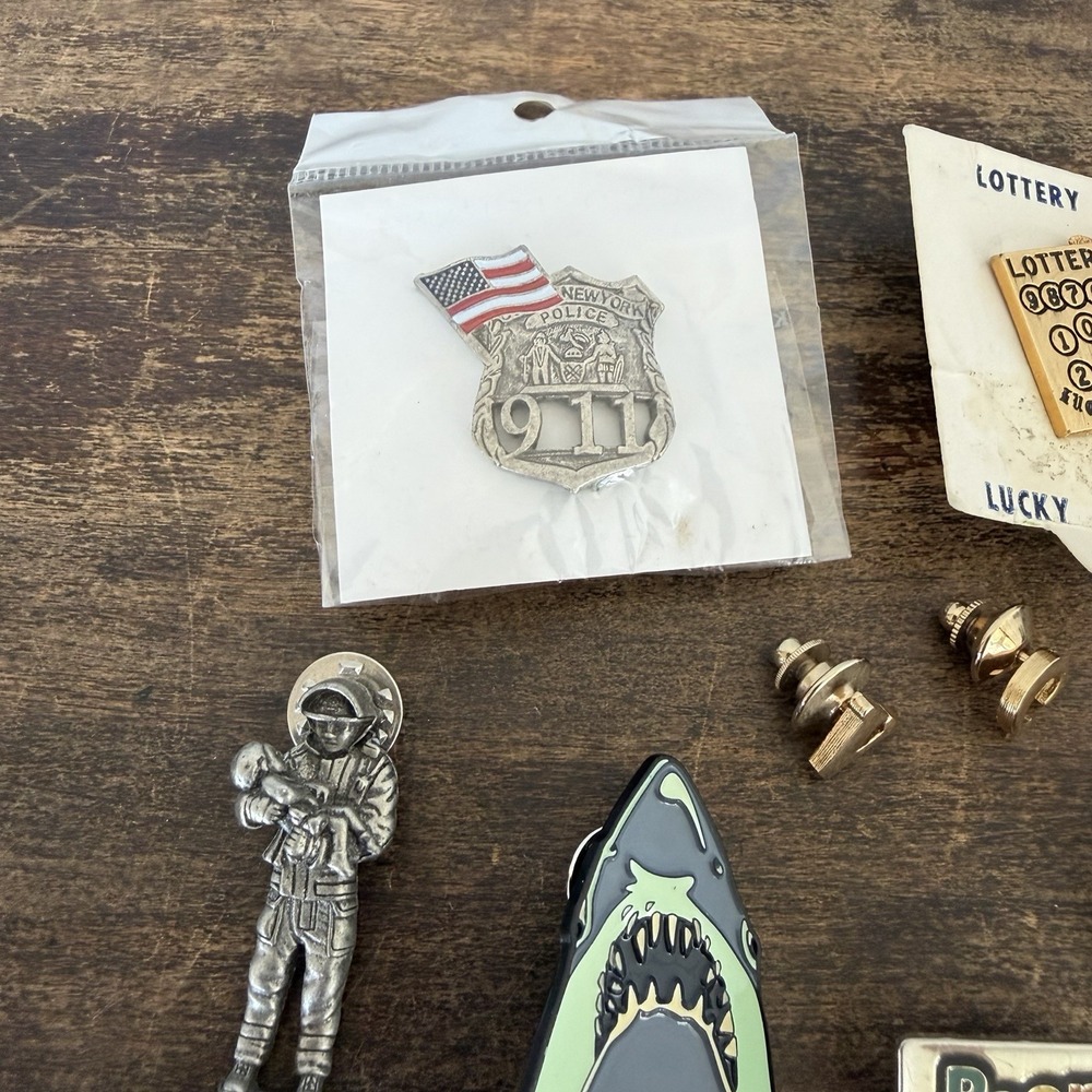 Vintage Commemorative Media Novelty Lapel Pins Tie Tack Lot Of 11 Mixed - Picture 6 of 7